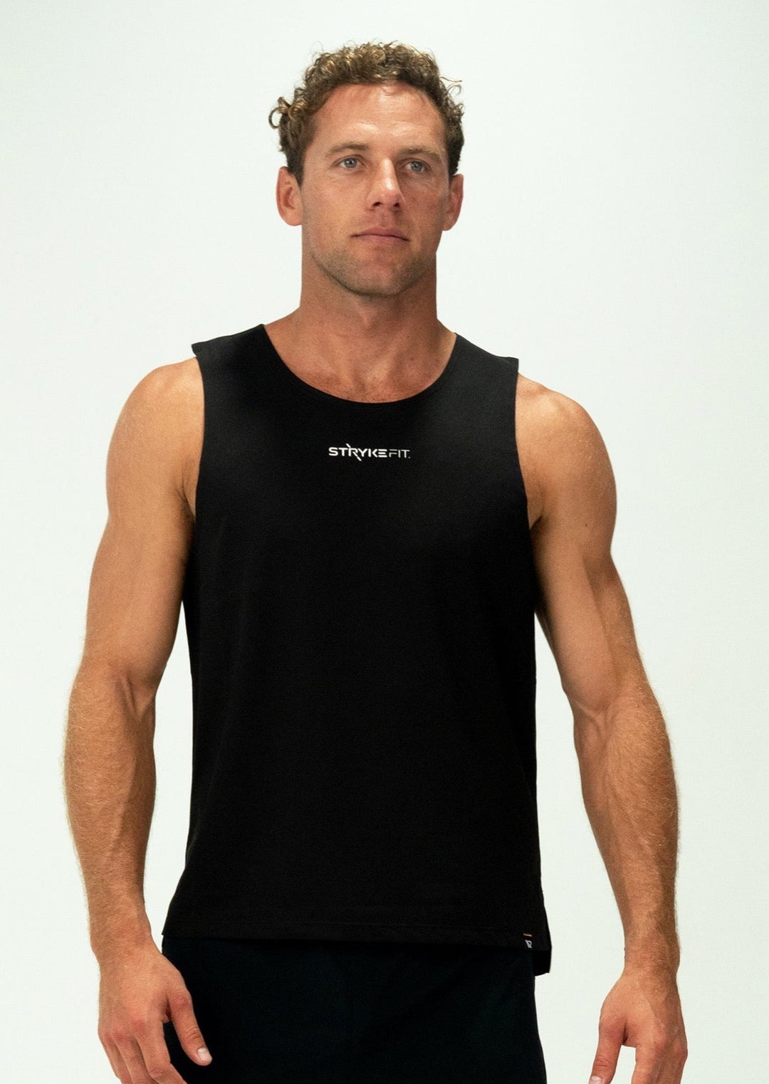 The STRIDE SINGLET is lightweight and moisture-wicking, allowing you to perform at your highest potential. The style has wider shoulders for extra comfort.