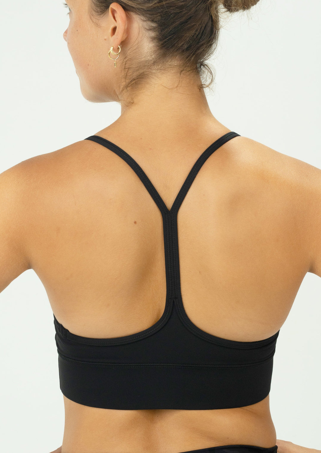 The SPRING CROP TOP is the perfect crop for gym sessions or low-impact runs. Featuring thinner straps that curve your shoulder blades, allowing maximum mobility for all training sessions.