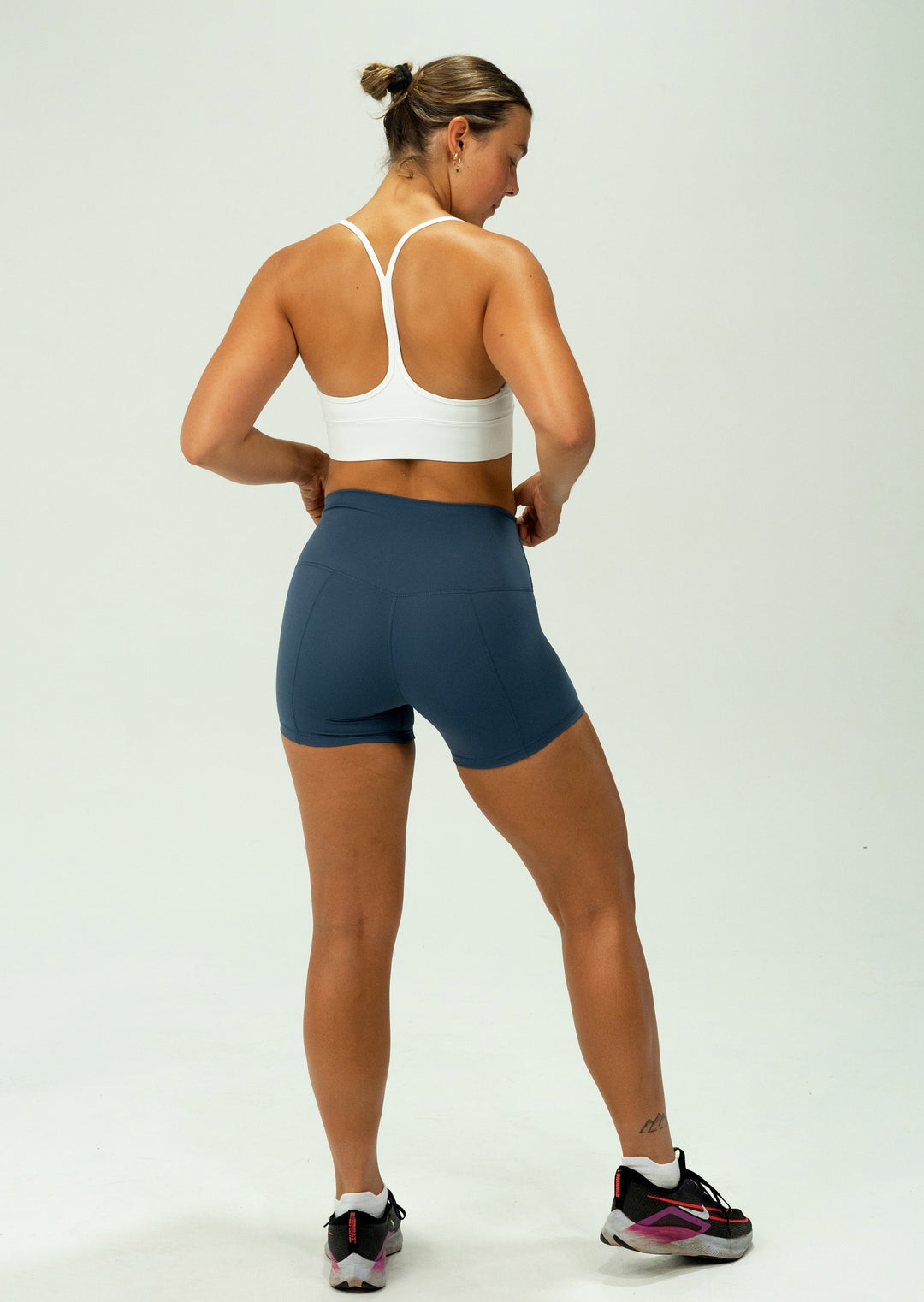 The FOCUS RUN SHORT is the perfect staple piece, combining comfort, support, and lightweight fabric to deliver exceptional mobility to help you perform at your highest level. This short is perfect for the gym or any running session.