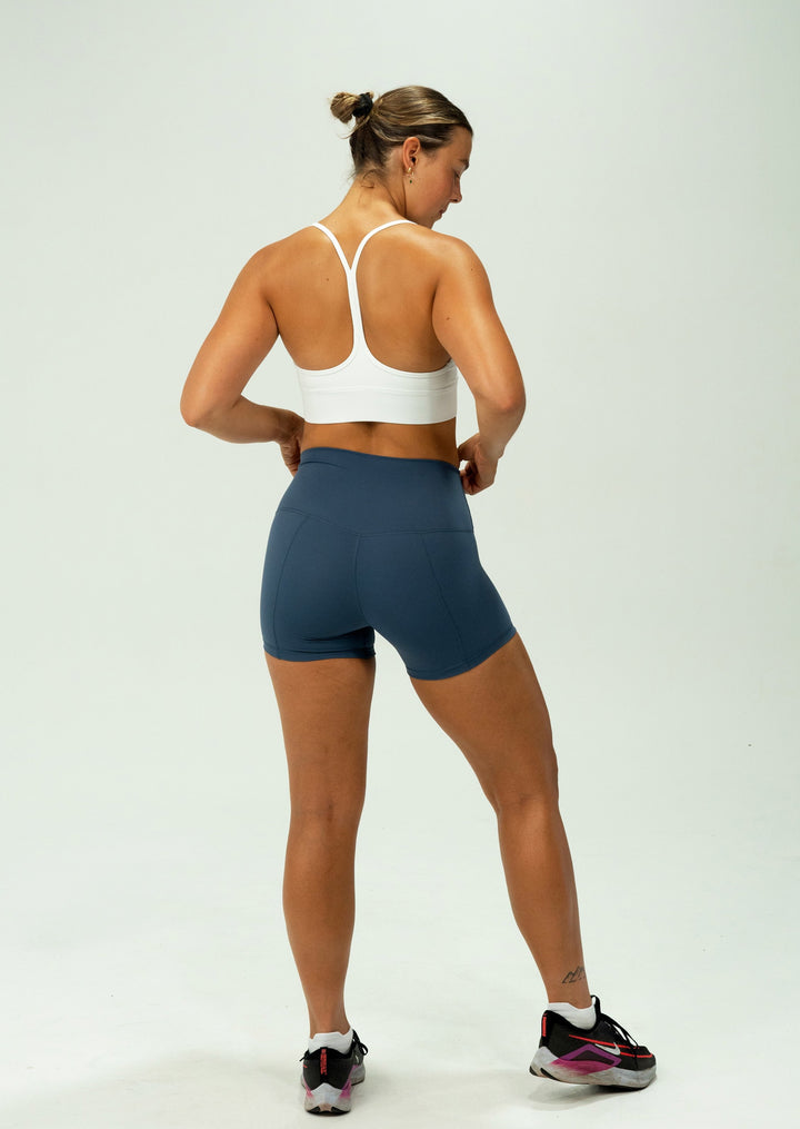 The SPRING CROP TOP is the perfect crop for gym sessions or low-impact runs. Featuring thinner straps that curve your shoulder blades, allowing maximum mobility for all training sessions.