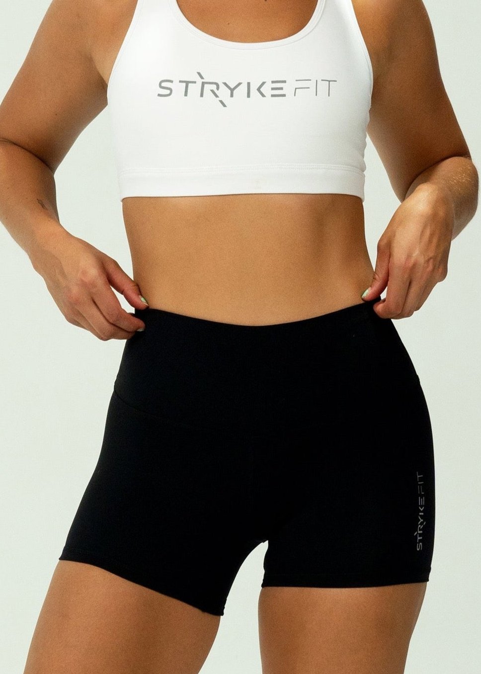 The FOCUS RUN SHORT is the perfect staple piece, combining comfort, support, and lightweight fabric to deliver exceptional mobility to help you perform at your highest level. This short is perfect for the gym or any running session.