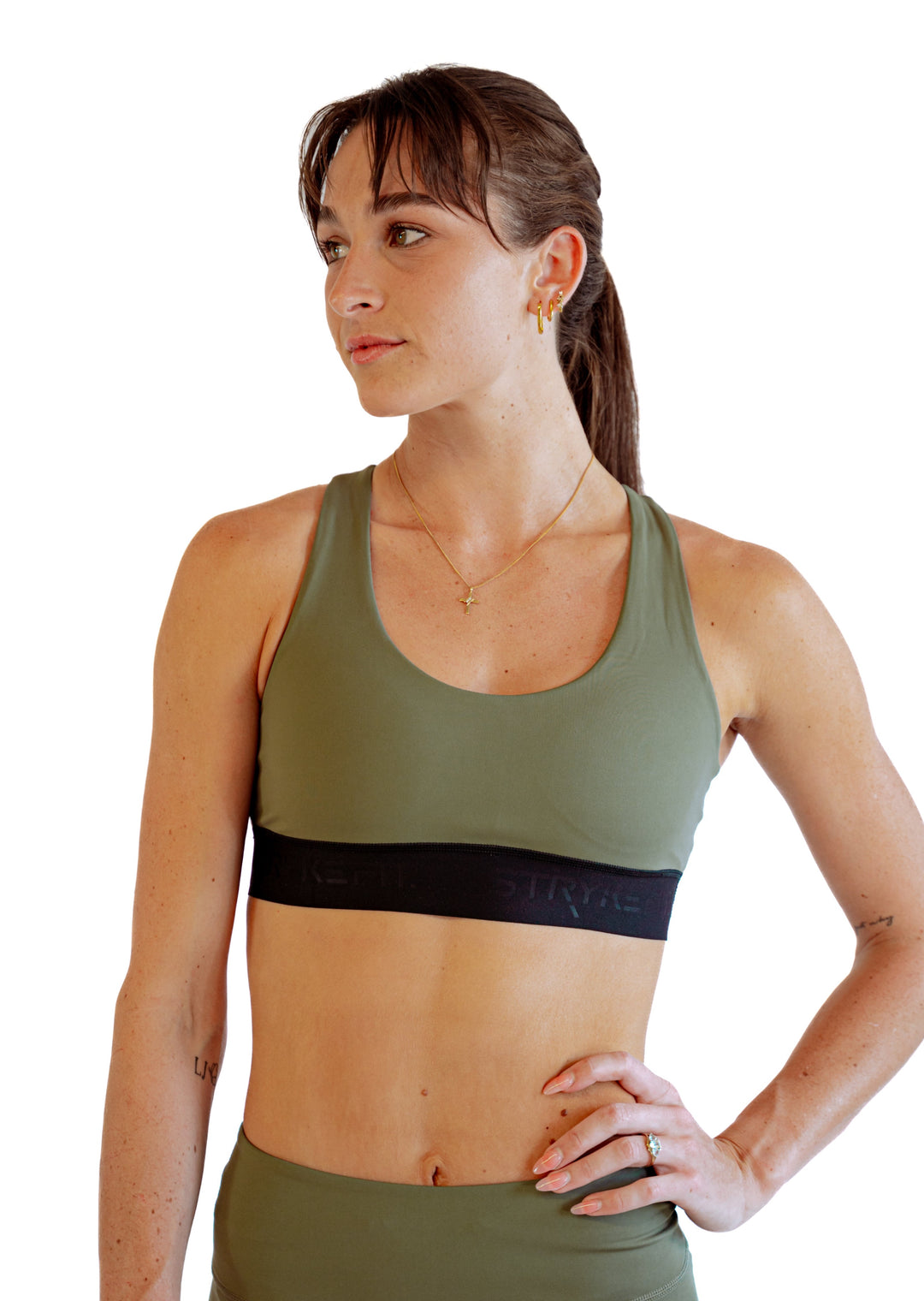 The FIT CROP TOP is designed with a back phone pocket enabling you to store your phone comfortably. Listening to music, podcasts, or even just having your phone with you for personal security is a bonus on any run. The racerback straps follow the curve of your shoulder blades to allow your arms to move freely while offering maximum support.