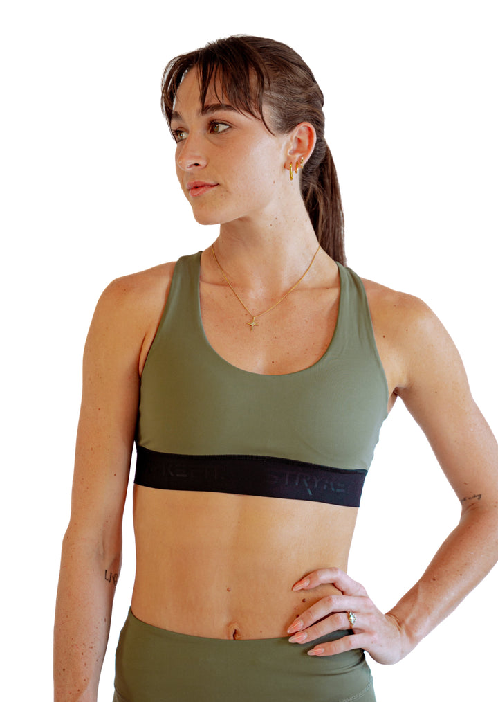 The FIT CROP TOP is designed with a back phone pocket enabling you to store your phone comfortably. Listening to music, podcasts, or even just having your phone with you for personal security is a bonus on any run. The racerback straps follow the curve of your shoulder blades to allow your arms to move freely while offering maximum support.