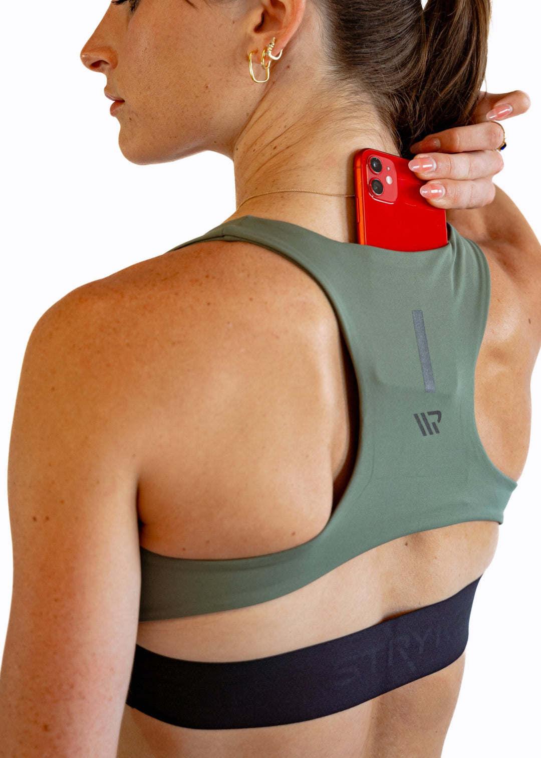 The FIT CROP TOP is designed with a back phone pocket enabling you to store your phone comfortably. Listening to music, podcasts, or even just having your phone with you for personal security is a bonus on any run. The racerback straps follow the curve of your shoulder blades to allow your arms to move freely while offering maximum support.
