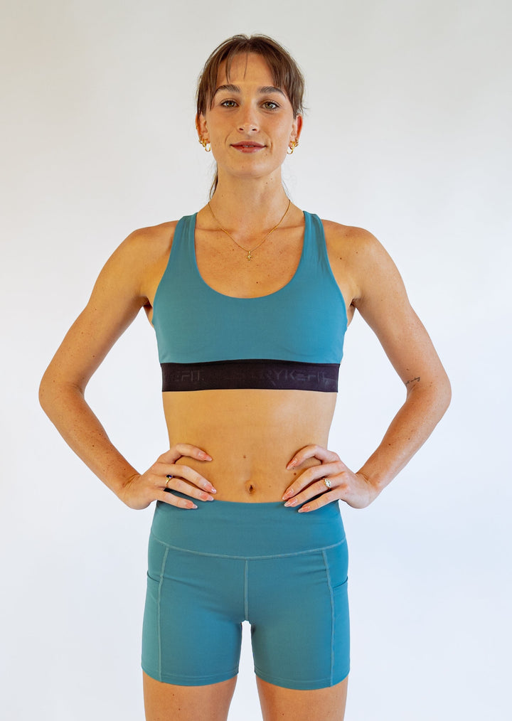 The SURGE 4" RUN SHORT is the perfect staple piece, combining comfort, support, and lightweight fabric to deliver exceptional mobility.