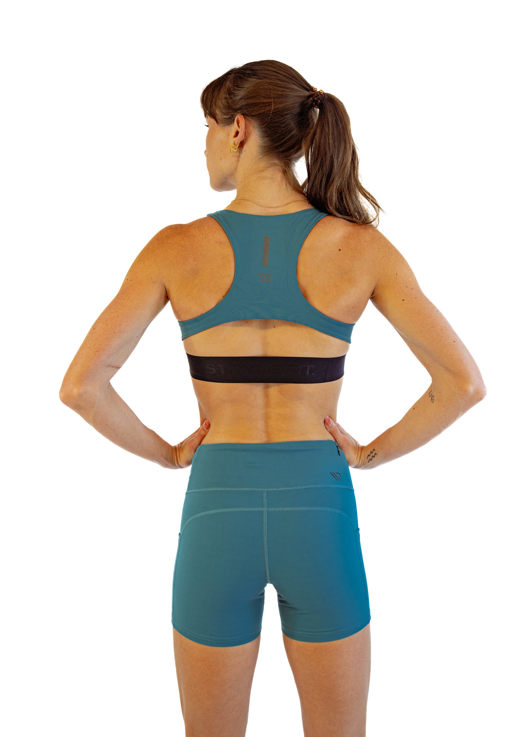The SURGE 4" RUN SHORT is the perfect staple piece, combining comfort, support, and lightweight fabric to deliver exceptional mobility.