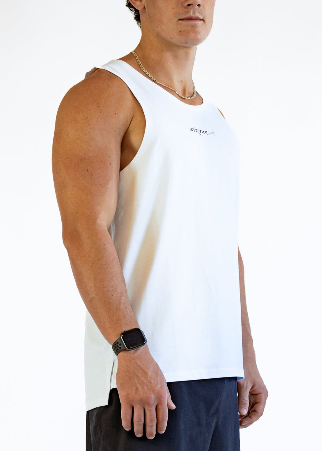 Unleash your running potential in our STRIDE SINGLET. If you're striving to achieve your personal goals, this is the singlet for you. Designed with wider shoulders for maximum comfort, it's here to support you every step of the way on your running journey.