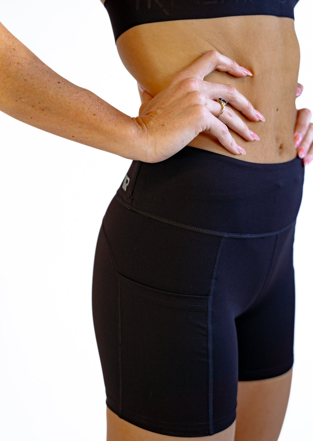 SURGE 4" RUN SHORT is the perfect staple piece for runners and athletes of all levels. This sport running short combines comfort, support, and lightweight fabric to deliver exceptional mobility.  Extensive research and feedback from professional athletes has been considered while creating these running shorts, these features will give you support and confidence while you’re out on your next run.