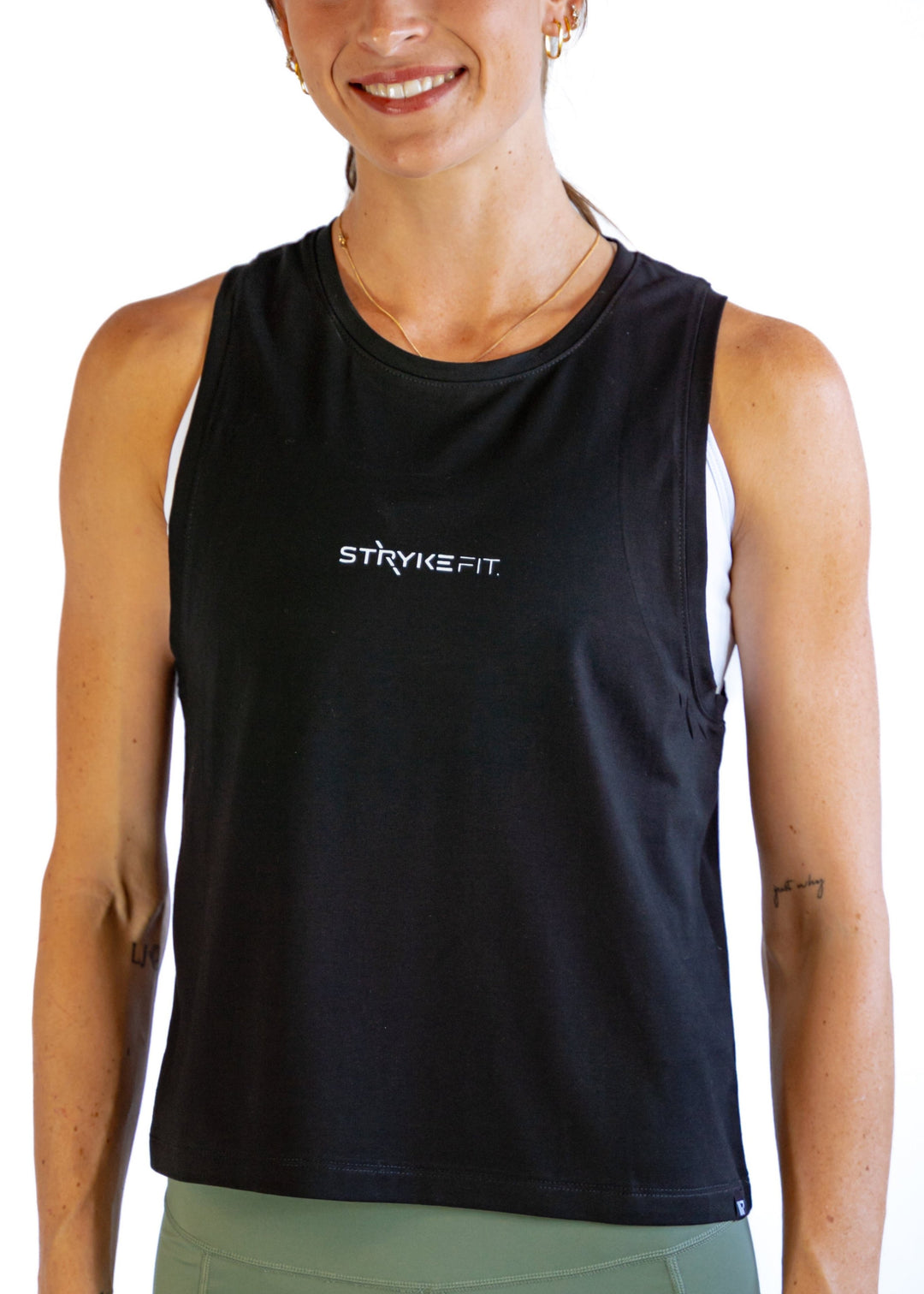 Our must have women's JOGGING SINGLET. If you're striving to achieve your personal goals, this is the singlet for you. Designed with wider shoulders for maximum comfort, it's here to support you every step of the way on your running journey.