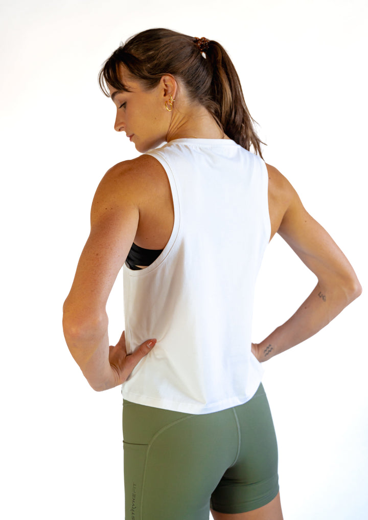 Our must have women's JOGGING SINGLET. If you're striving to achieve your personal goals, this is the singlet for you. Designed with wider shoulders for maximum comfort, it's here to support you every step of the way on your running journey.