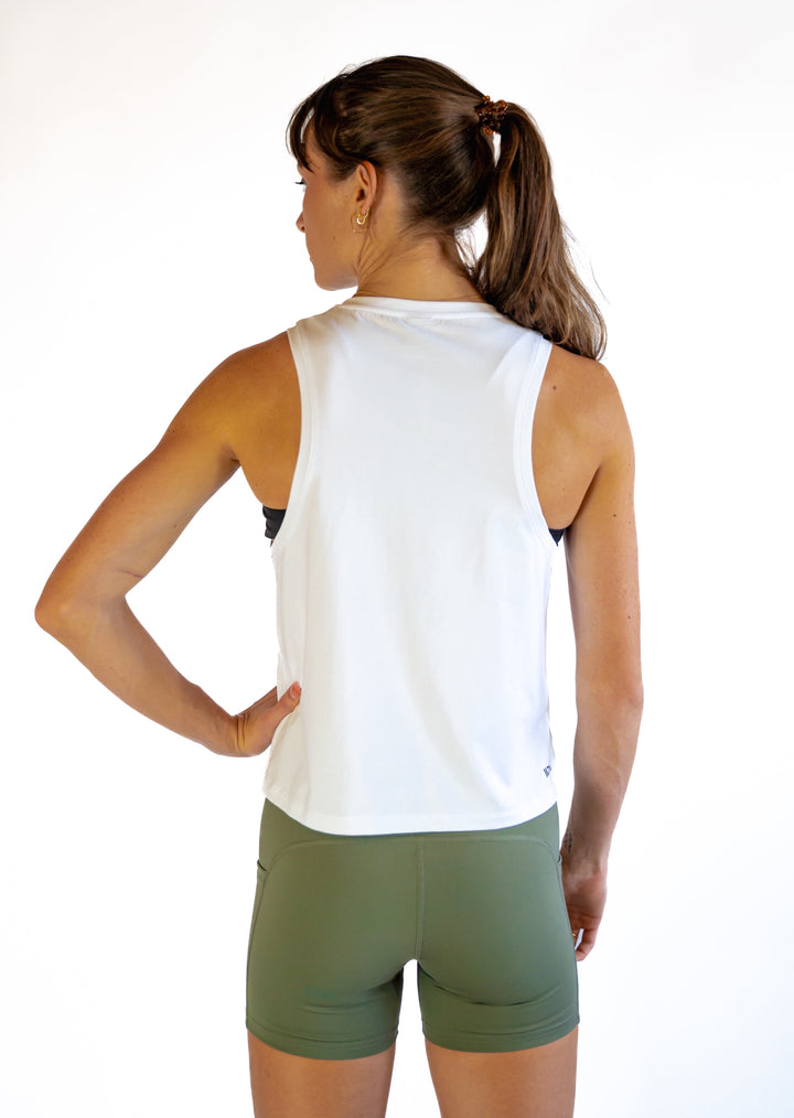 The SURGE 4" RUN SHORT is the perfect staple piece, combining comfort, support, and lightweight fabric to deliver exceptional mobility.