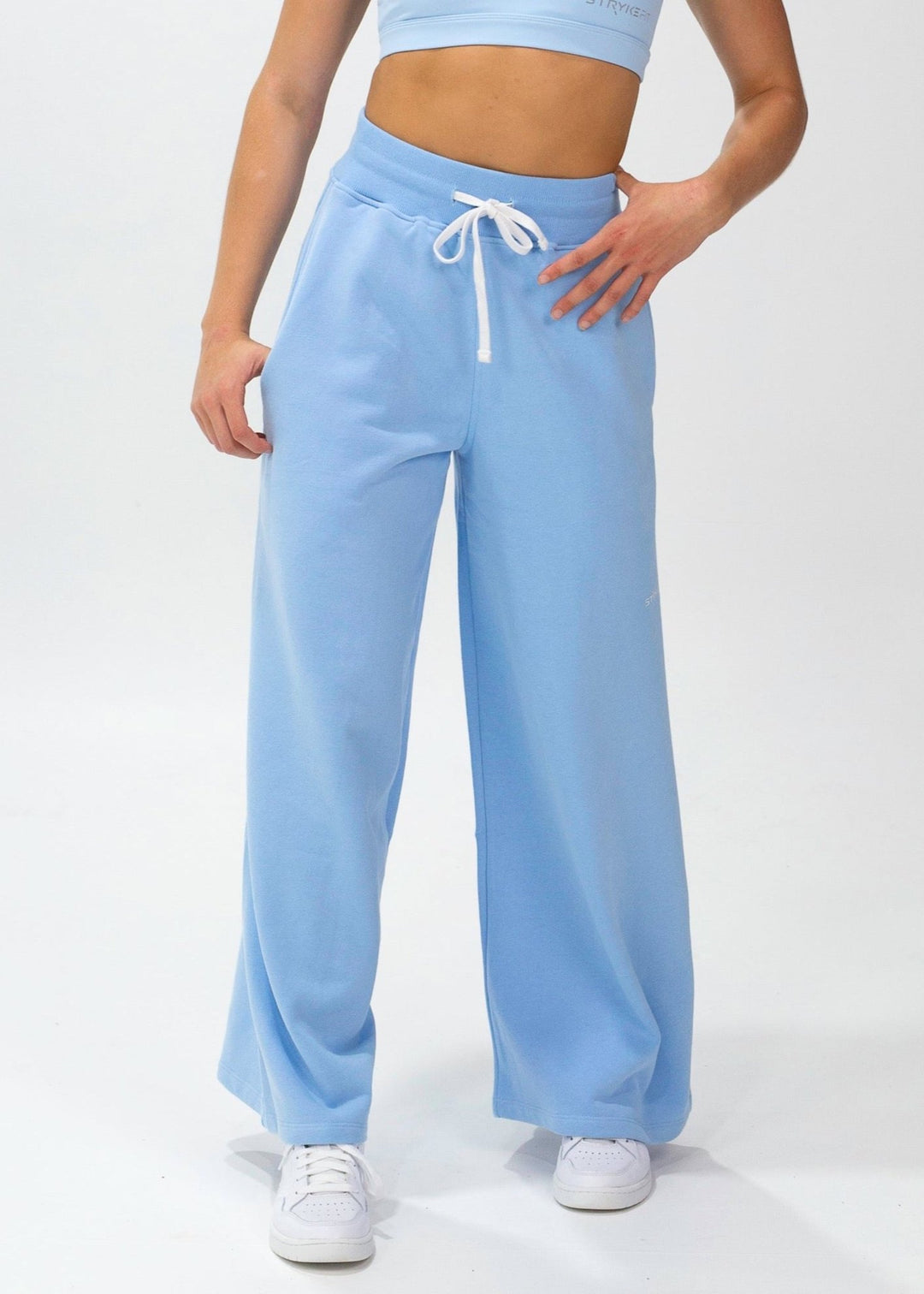 Our ACTIVE FLEECE TRACKPANTS is the perfect staple piece for your pre and post-training session.  These trackpants are a relaxed high waist fit with a rib elasticated waistband, drawstring, side pockets, and beautiful soft brushed fleece fabric.  Complete the matching set with our Core Fleece Hood.