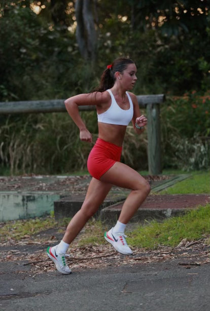The TREK 5" RUN SHORT is the perfect staple piece, combining comfort, support, and lightweight fabric to deliver exceptional mobility. The leg pockets allow you to carry your phone effortlessly whilst wearing.