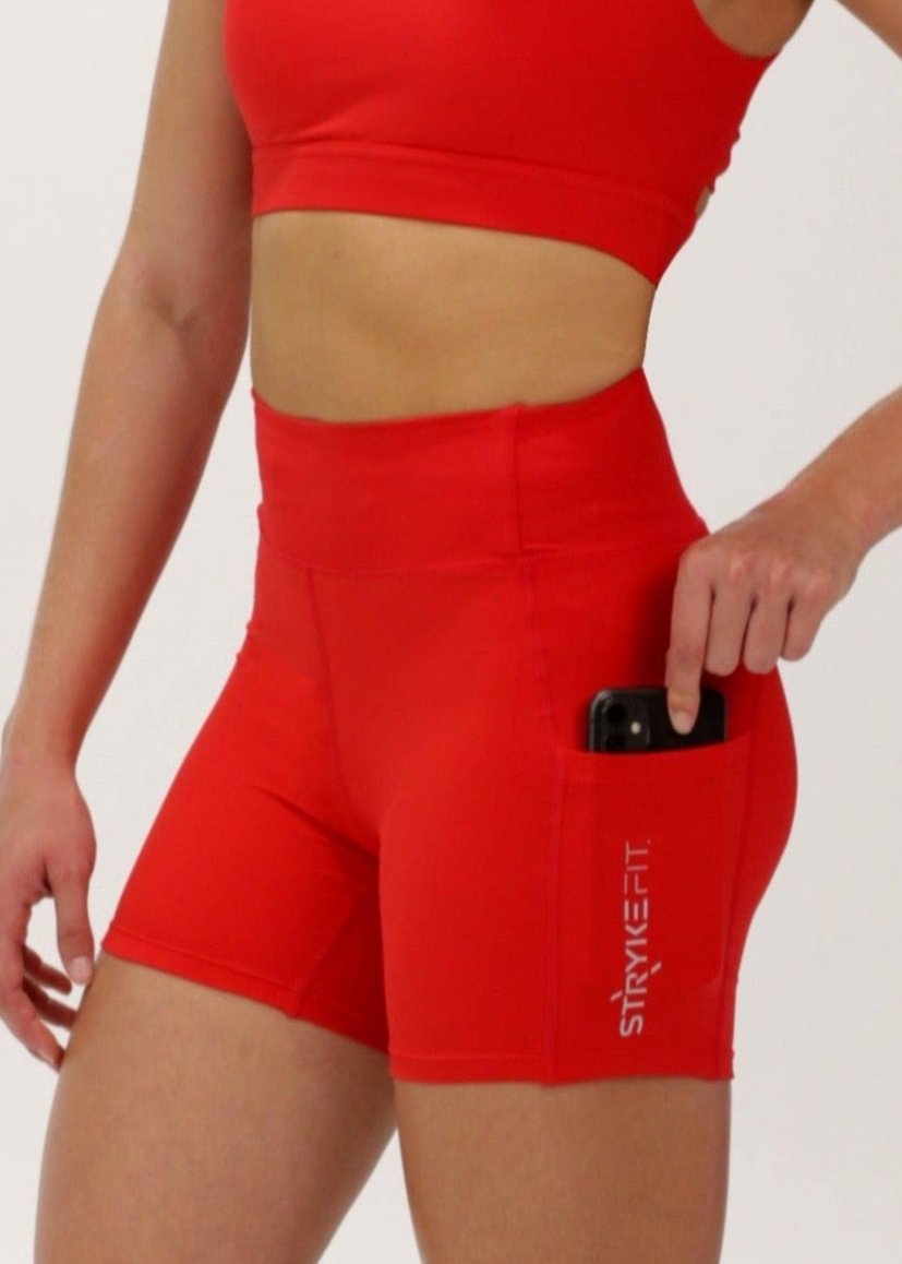 The TREK 5" RUN SHORT is the perfect staple piece, combining comfort, support, and lightweight fabric to deliver exceptional mobility. The leg pockets allow you to carry your phone effortlessly whilst wearing. Best running shorts.