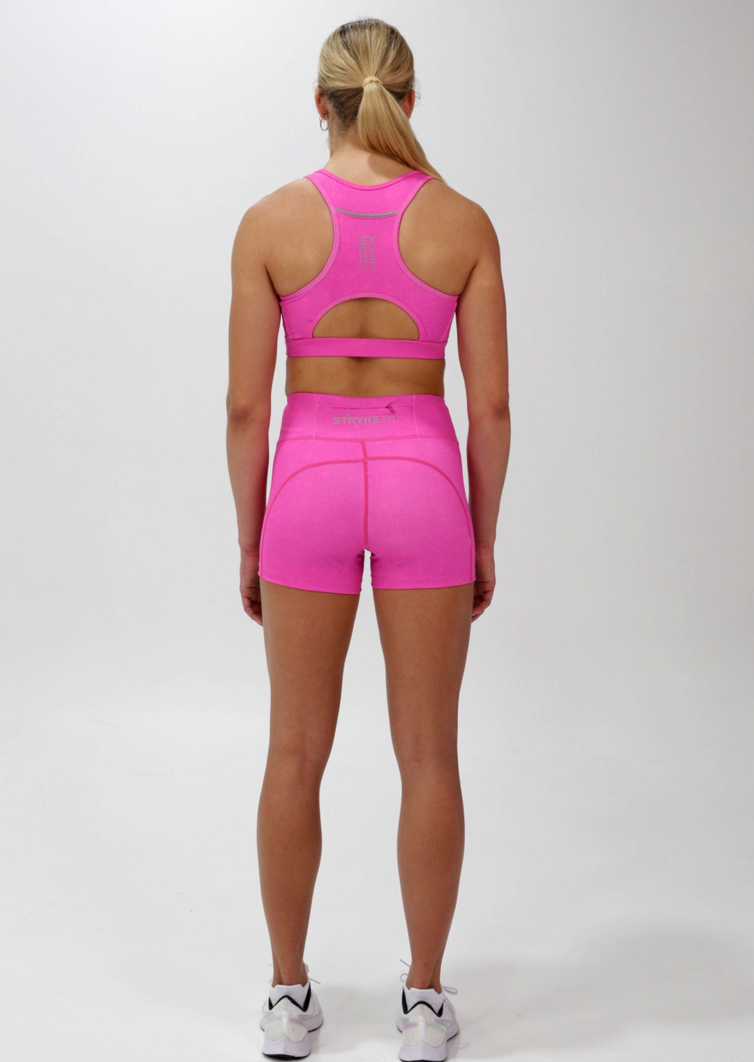 The STRYKE CROP TOP is designed with a back phone pocket enabling you to store your phone effortlessly while wearing, allowing you to listen to music, podcasts, or even just having your phone with you for personal security. The racerback straps follow the curve of your shoulder blades to allow your arms to move freely while offering maximum support. this Fuchsia pink Crop top with phone pocket is a must have this season.