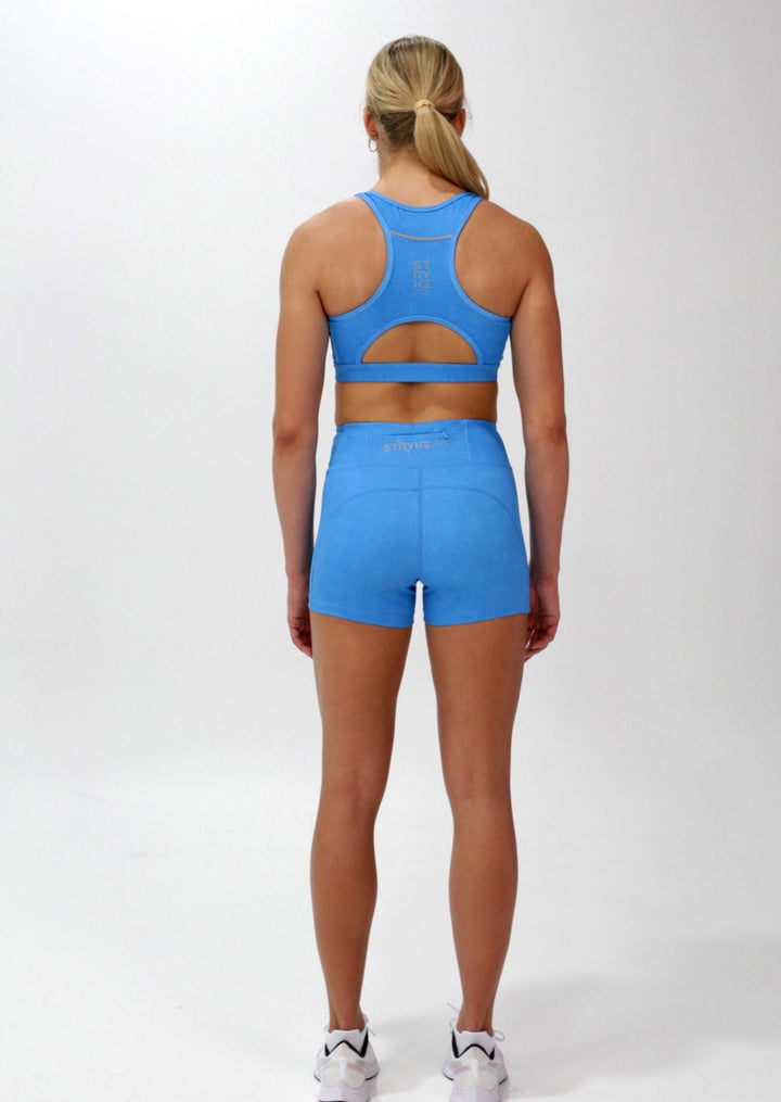 The STRYKE CROP TOP is designed with a back phone pocket enabling you to store your phone effortlessly while wearing, allowing you to listen to music, podcasts, or even just having your phone with you for personal security. The racerback straps follow the curve of your shoulder blades to allow your arms to move freely while offering maximum support. this Fuchsia pink Crop top with phone pocket is a must have this season.
