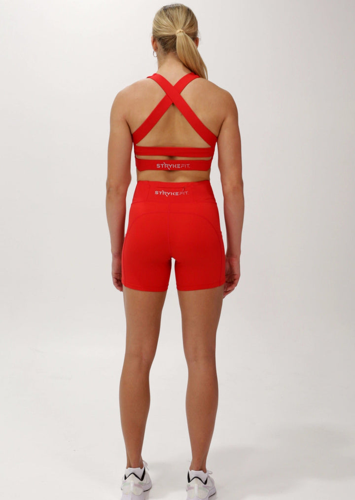 The SF ELITE CROP TOP is designed with cross-over back straps that compliment the curve of your shoulder blades and allow your arms to move freely while offering maximum support. This crop top is supportive, functional, and looks amazing on, the perfect crop top for any running session. Best running top for all runners.
