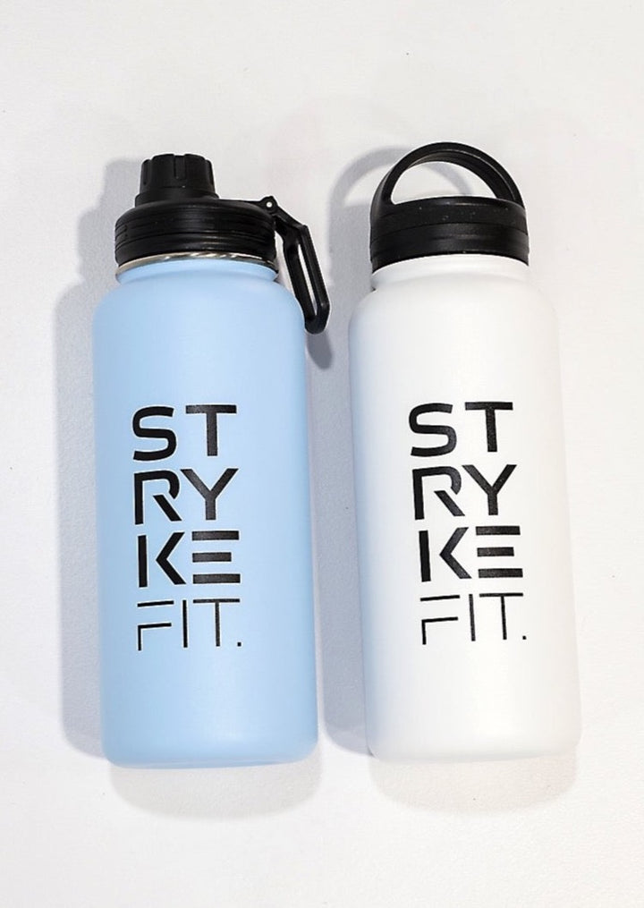 STRYKE 32OZ WATER BOTTLE is the ultimate accessory for any runner or sportsperson. The stainless steel, double walled insulated bottle keeps your water cold to help you hydrate after any run.