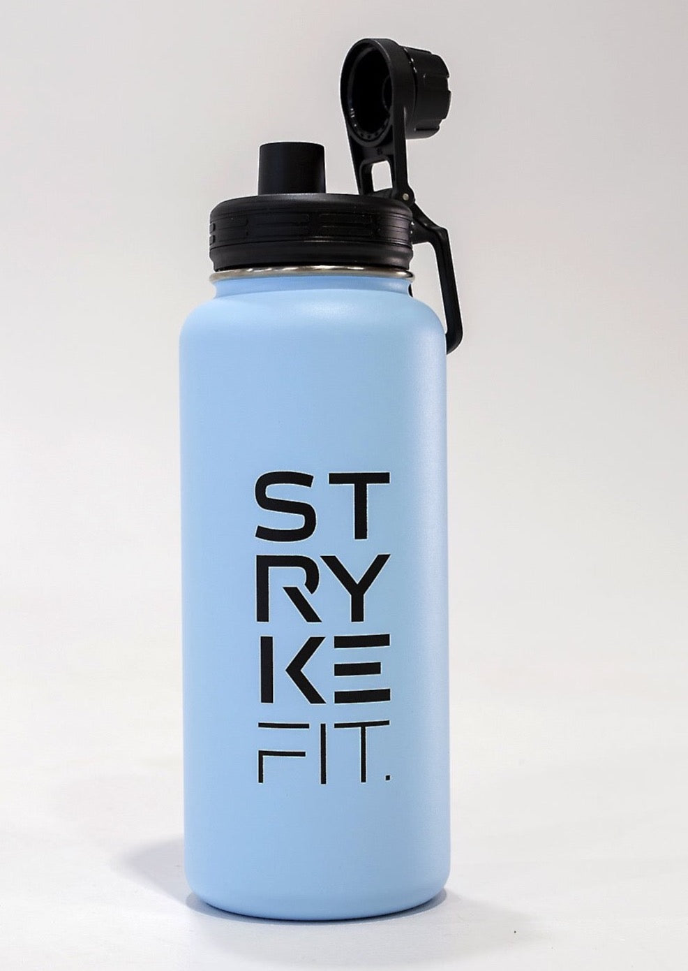 STRYKE 32OZ WATER BOTTLE is the ultimate accessory for any runner or sportsperson. The stainless steel, double walled insulated bottle keeps your water cold to help you hydrate after any run.