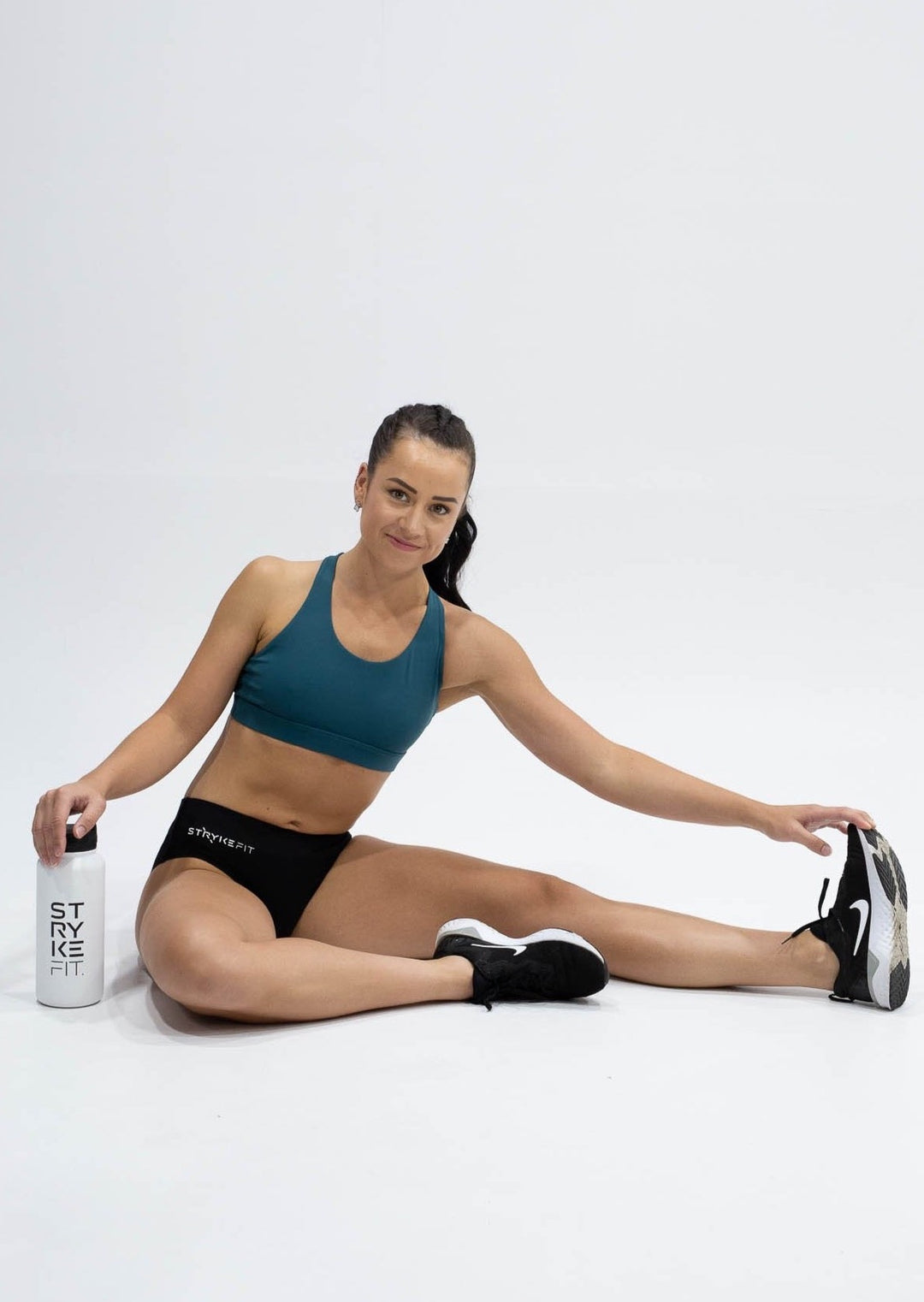 INSPIRE RUNNING CROP TOP has been designed with featured multi cross back straps. This crop top is for the girl who likes to look good while running or working out in a medium impact top. With a reflective back logo print you can be seen while running in low light.