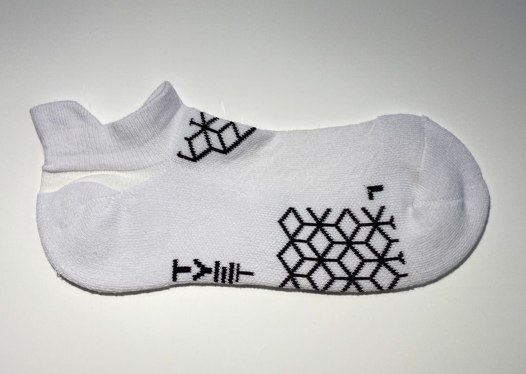 PACE RUN SOCK - our sock is technically engineered with targeted compression, providing support and impact cushioning to protect your feet while you’re out running. Ankle sock, Targeted Compression – ankle, upper midfoot, High density cushioning provides extra protection in high impact areas - toes, underfoot, heel, Engineered with upper midfoot ventilation, Moisture-wicking technology to keep your feet cool and dry, Sock foot length – heel point to toe 22cm (stretched 28cm), Womens size 7-10