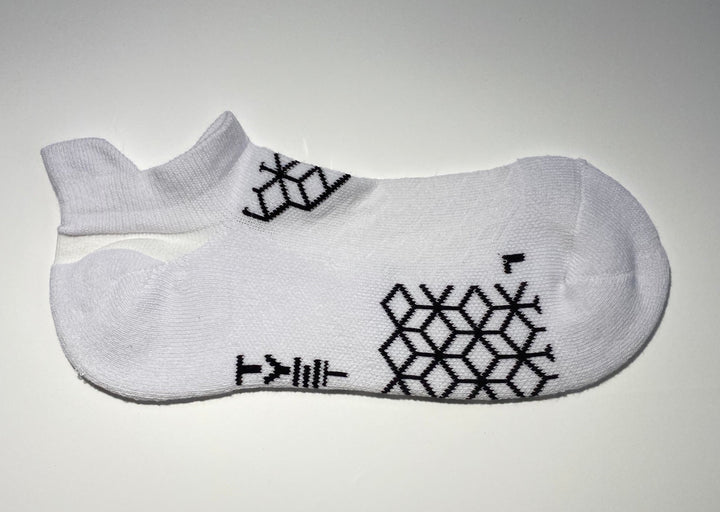 PACE RUN SOCK - our sock is technically engineered with targeted compression, providing support and impact cushioning to protect your feet while you’re out running. Ankle sock, Targeted Compression – ankle, upper midfoot, High density cushioning provides extra protection in high impact areas - toes, underfoot, heel, Engineered with upper midfoot ventilation, Moisture-wicking technology to keep your feet cool and dry, Sock foot length – heel point to toe 22cm (stretched 28cm), Womens size 7-10