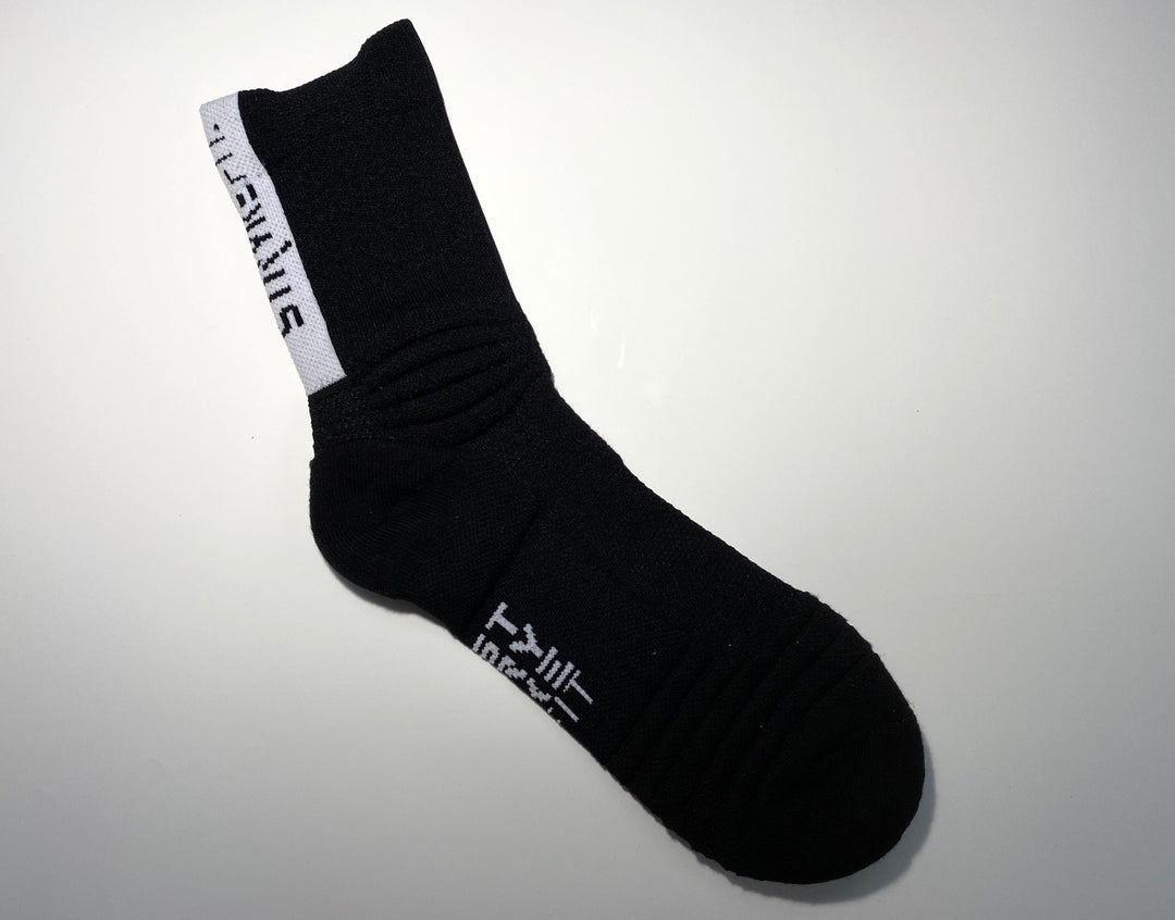 DISTANCE RUN SOCK  - our sock is technically engineered with targeted compression, providing support and impact cushioning to protect your feet while you’re out running.  Low crew sock - 11cm above the ankle, Targeted Compression - ankle, leg, mid foot and instep, High density cushioning provides extra protection in high impact areas - toes, heels and ankles, Engineered with over foot ventilation, Moisture wicking technology to keep your feet cool and dry, Sock foot length – heel point to toe 22cm