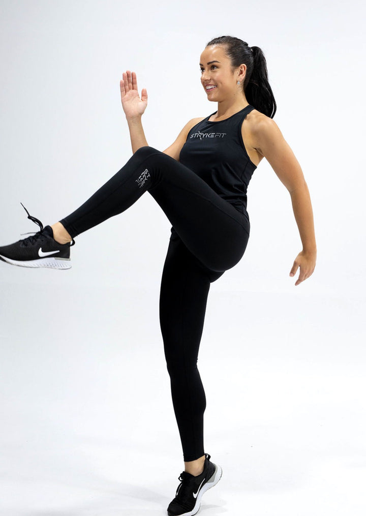 TAHI SINGLET helps keep you on pace with the super-lightweight, breathable, moisture wicking fabric. The racer back design allows you to move naturally through your strides. Match back the TAHI SINGLET with the FAST ENDURANCE RUN LEGGING and you have the perfect outfit.