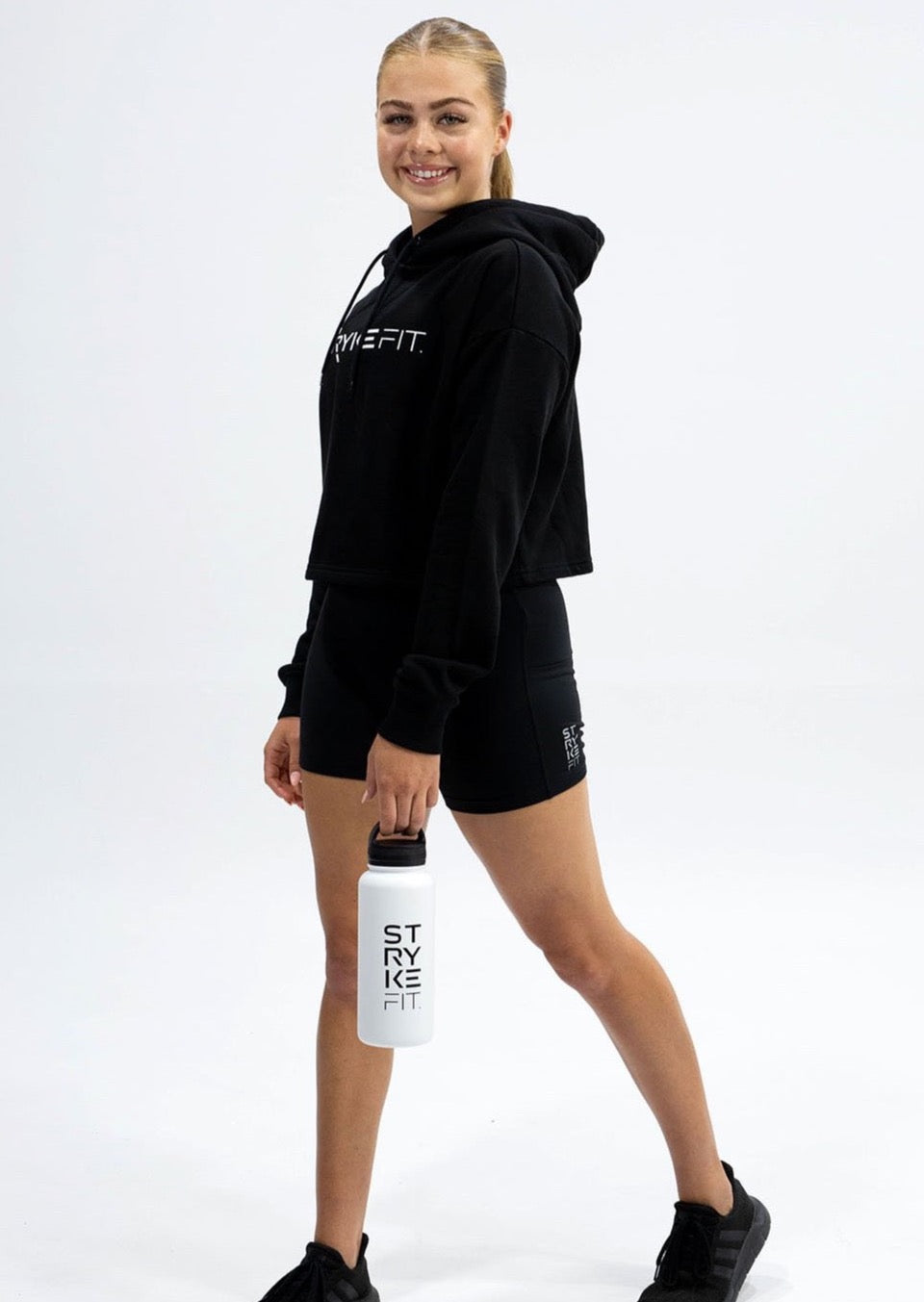 CRU TEAM CROP FLEECE is a staple in any wardrobe. Made from premium brushed fleece this style has a self-lined hood and provides a casual look for any athlete. Once you wear this garment  you'll want to have it in all colours.