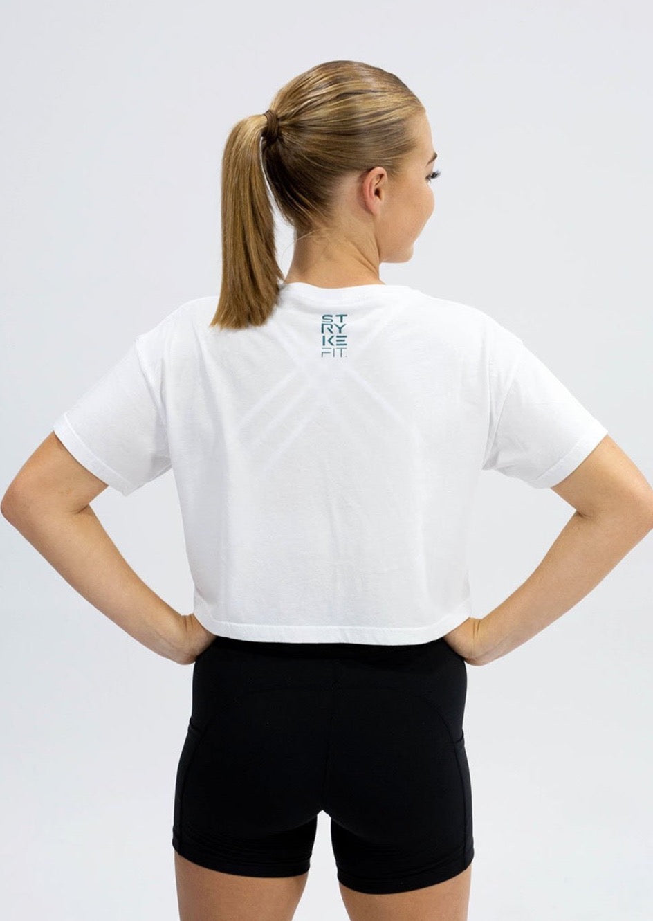 FOCUS CROP TEE is the perfect t-shirt to pair with all your Stryke activewear. The classic crop style tee is made from breathable combed cotton fabric which offers exceptional comfort. The Focus Crop Tee matches back to the Trek Running Short, the perfect garment for any wardrobe.