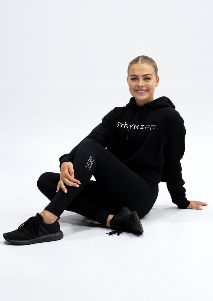 FAST ENDURANCE RUN LEGGING features multiple pockets and reflective printing. The moisture wicking fabric and perfect fit will allow you to run to your limits. Match back the CRU TEAM CROP FLEECE with the FAST ENDURANCE RUN LEGGING and you have the perfect outfit.
