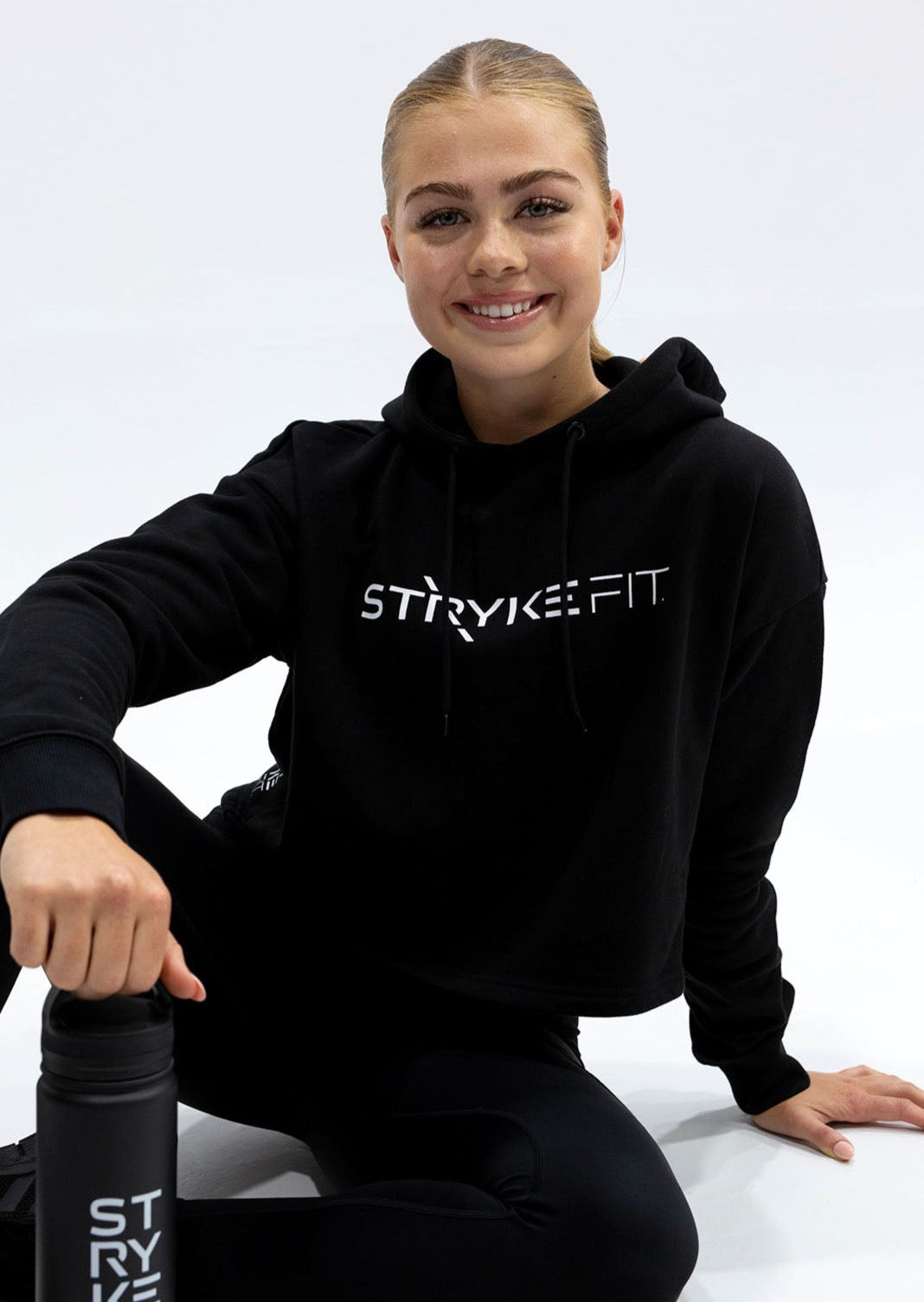 The CRU TEAM CROP FLEECE is a winter staple in any wardrobe, made from premium brushed back fleece combining comfort and style for an everyday look.