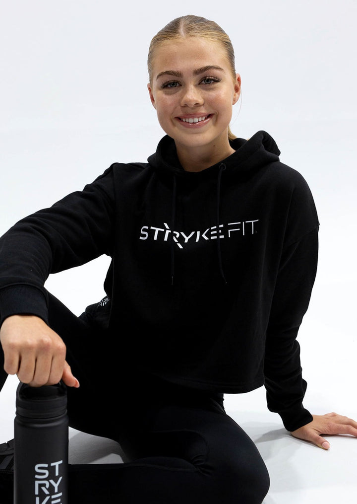 The CRU TEAM CROP FLEECE is a winter staple in any wardrobe, made from premium brushed back fleece combining comfort and style for an everyday look.