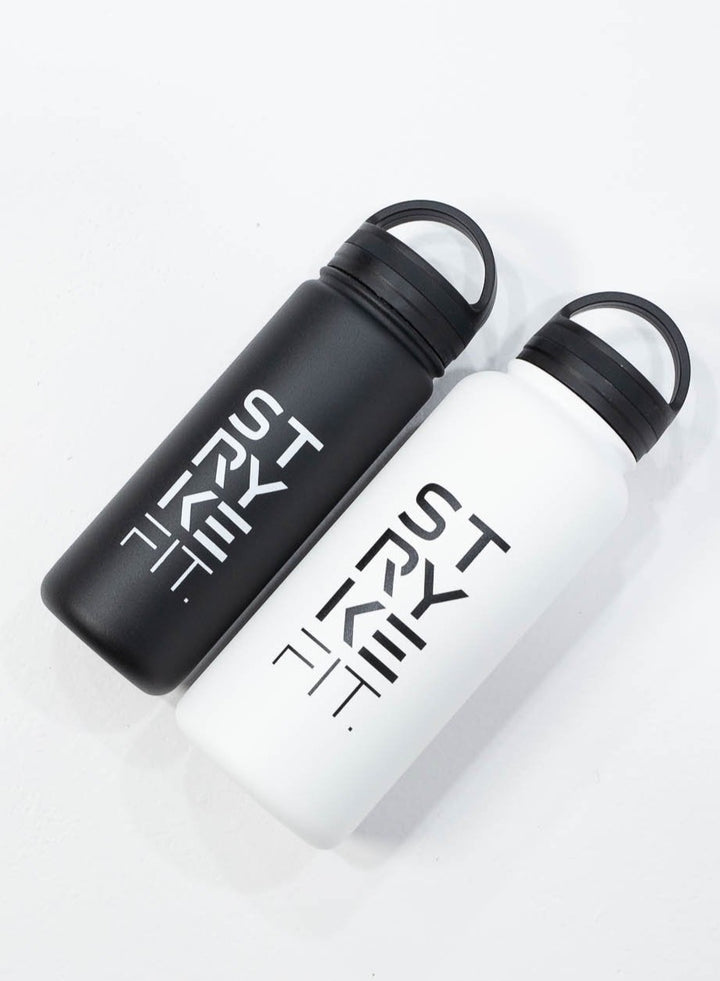 The FIT 18oz BLACK WATER BOTTLE is the ultimate accessory for any runner. The stainless steel, double-walled insulated design keeps your water cold to help you hydrate after any run.