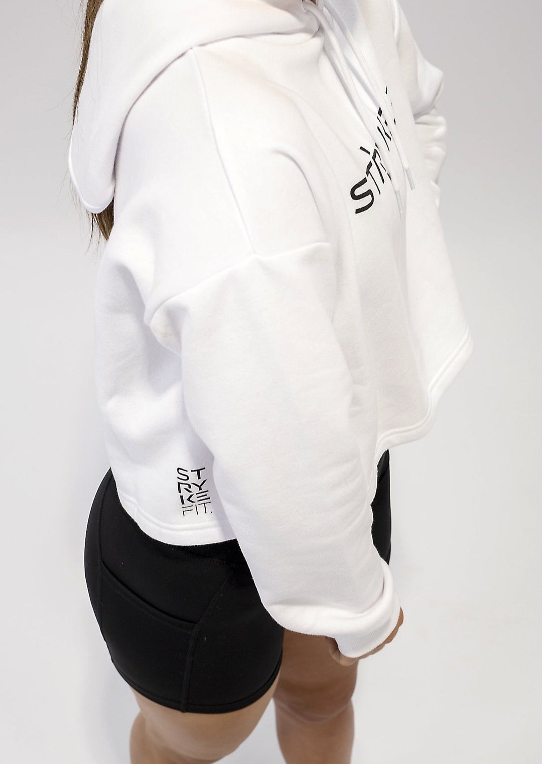 The CRU TEAM CROP FLEECE is a winter staple in any wardrobe, made from premium brushed back fleece combining comfort and style for an everyday look.