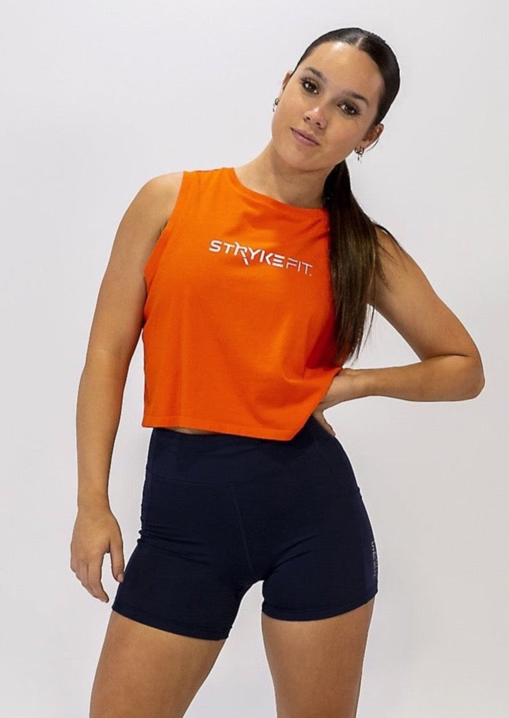 The TREK 5" RUN SHORT is the perfect staple piece, combining comfort, support, and lightweight fabric to deliver exceptional mobility. The leg pockets allow you to carry your phone effortlessly whilst running. MAGENTA TREK FIVE-INCH RUNNING SHORT.