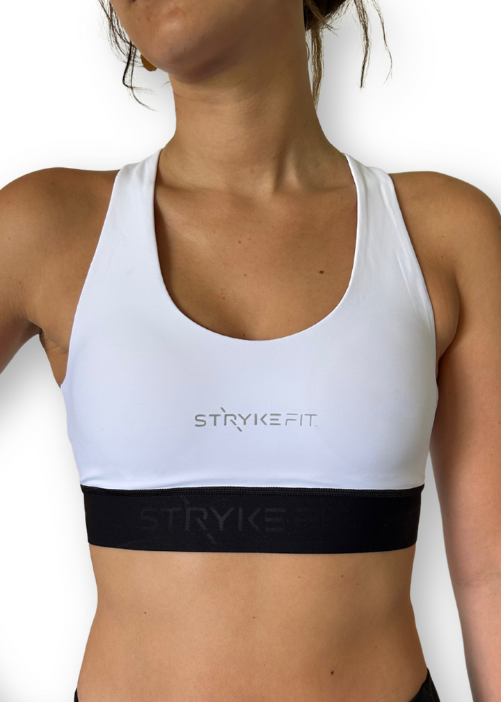 The FIT CROP TOP is designed with a back phone pocket enabling you to store your phone comfortably. Listening to music, podcasts, or even just having your phone with you for personal security is a bonus on any run. The racerback straps follow the curve of your shoulder blades to allow your arms to move freely while offering maximum support.
Lightweight, quick-dry, and breathable fabric
Moisture-wicking technology
Supportive fit
Phone pocket in racerback
Logo elastic midriff
Reflective logo to enhance visibi