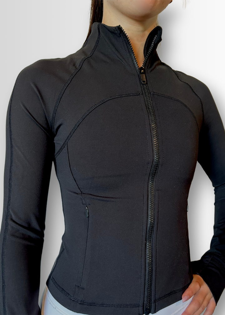 The jacket that goes the distance.

Engineered for movement, built for comfort — the Strydeform Zip Through Jacket is your go-to layer for any run, with a slimline fit that contours without restricting movement. Whether you're warming up, layering post-run, or pushing through a chilly morning session, it's got you covered.

Made from ultra-soft, compressive fabric, it offers just the right amount of warmth and support without sacrificing breathability.