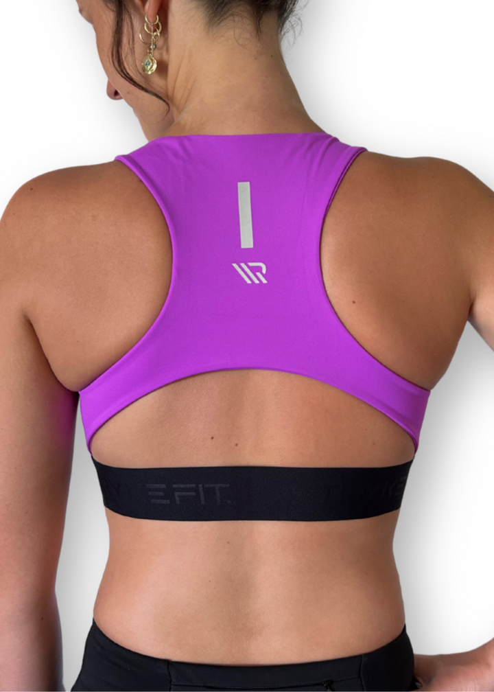 The FIT CROP TOP is designed with a back phone pocket enabling you to store your phone comfortably. Listening to music, podcasts, or even just having your phone with you for personal security is a bonus on any run. The racerback straps follow the curve of your shoulder blades to allow your arms to move freely while offering maximum support.
Lightweight, quick-dry, and breathable fabric
Moisture-wicking technology
Supportive fit
Phone pocket in racerback
Logo elastic midriff
Reflective logo to enhance visibi