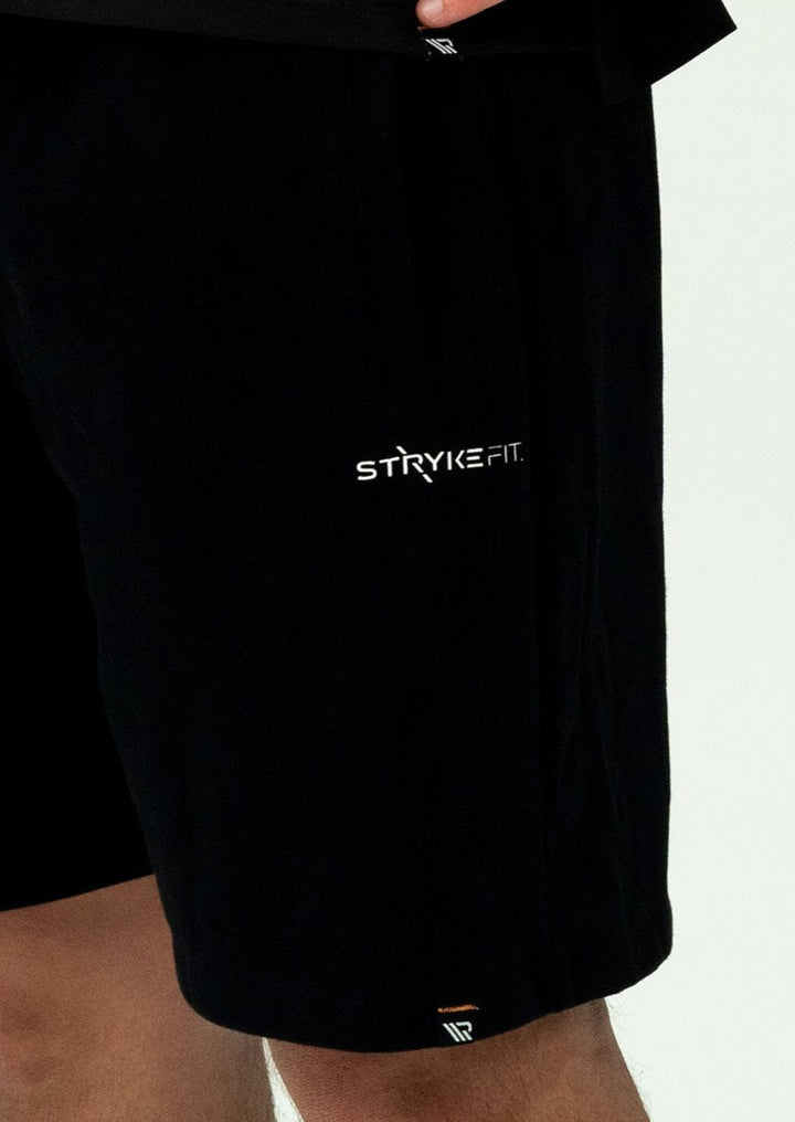 The STAND FLEECE SHORT is the perfect staple piece for your pre and post-training session. These shorts have a relaxed fit with a rib elasticated waistband, drawstring, side pockets, and brushed fleece fabric.