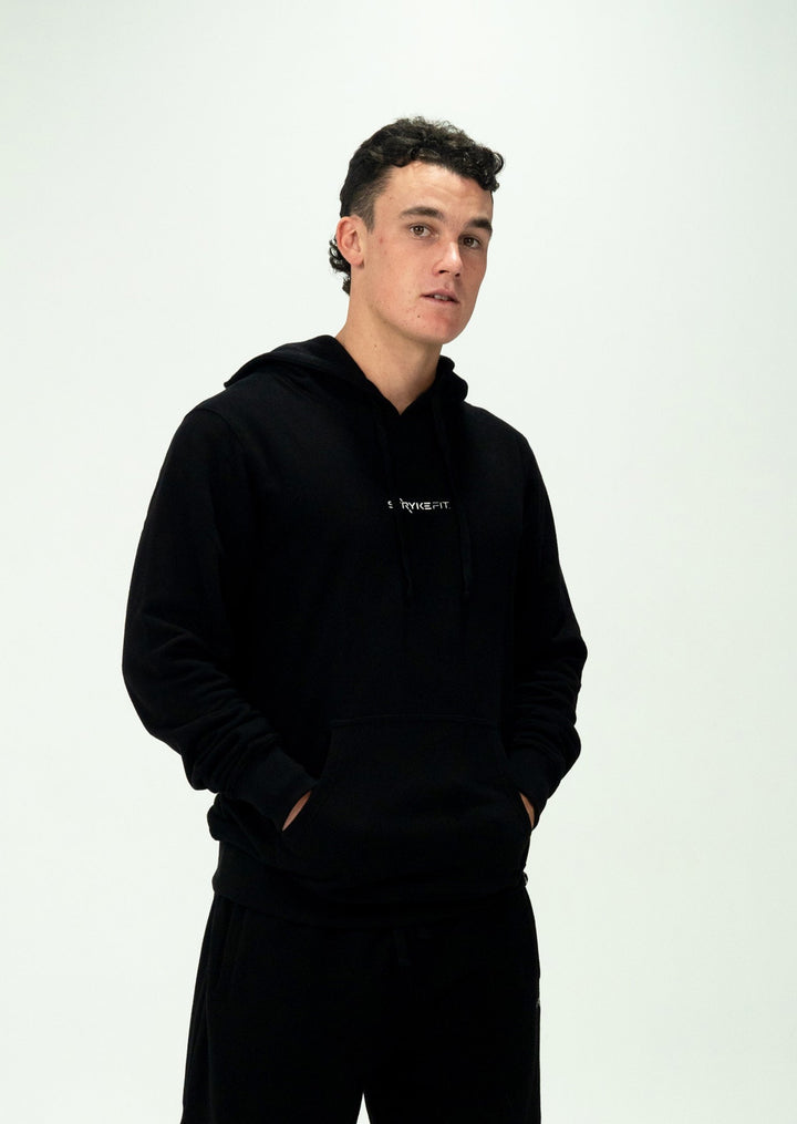 The SF HOODED FLEECE is an essential winter hoody that belongs in every wardrobe. Made from premium brushed fleece, it offers the perfect combination of comfort and style, perfect for the winter months.