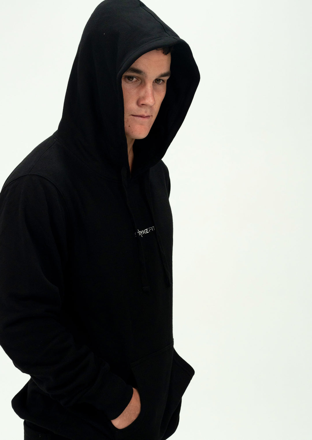 The SF HOODED FLEECE is an essential winter hoody that belongs in every wardrobe. Made from premium brushed fleece, it offers the perfect combination of comfort and style, perfect for the winter months.