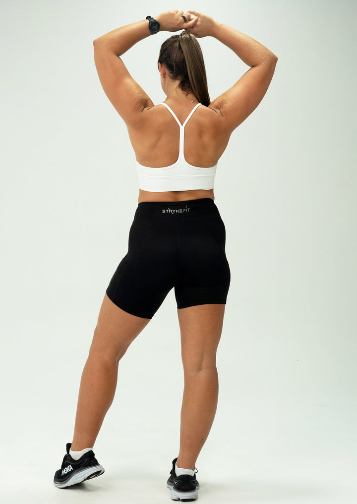 The FOCUS RUN SHORT is the perfect staple piece, combining comfort, support, and lightweight fabric to deliver exceptional mobility to help you perform at your highest level. This short is perfect for the gym or any running session.