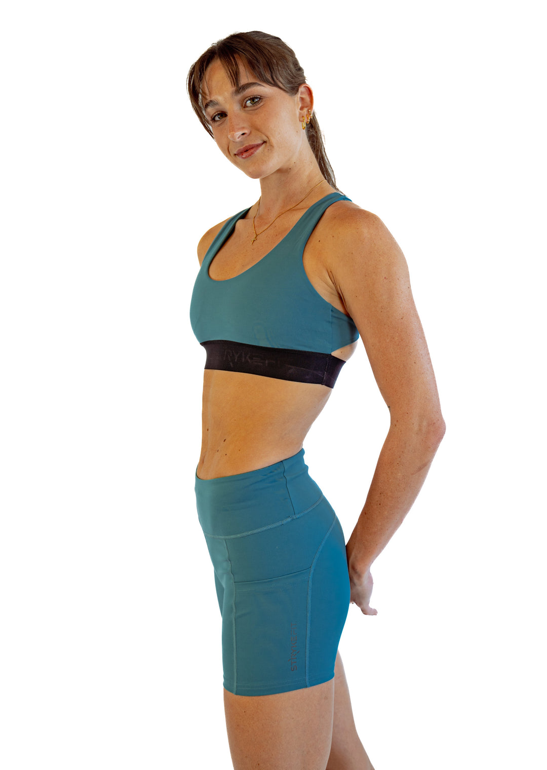 The FIT CROP TOP is designed with a back phone pocket enabling you to store your phone comfortably. Listening to music, podcasts, or even just having your phone with you for personal security is a bonus on any run. The racerback straps follow the curve of your shoulder blades to allow your arms to move freely while offering maximum support.