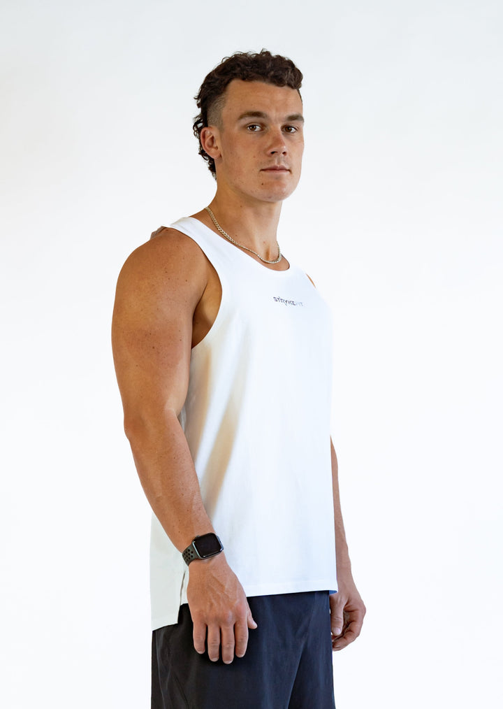 Unleash your running potential in our STRIDE SINGLET. If you're striving to achieve your personal goals, this is the singlet for you. Designed with wider shoulders for maximum comfort, it's here to support you every step of the way on your running journey.