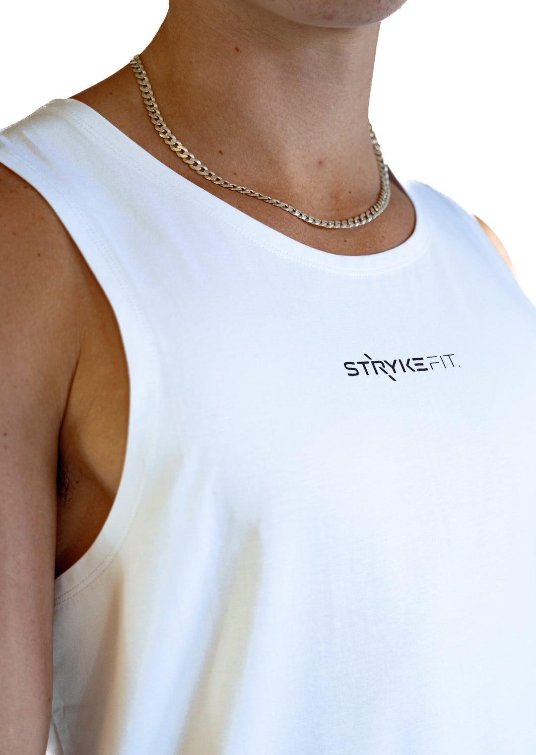 Unleash your running potential in our STRIDE SINGLET. If you're striving to achieve your personal goals, this is the singlet for you. Designed with wider shoulders for maximum comfort, it's here to support you every step of the way on your running journey.