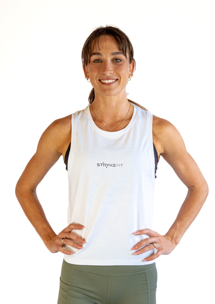 Our must have women's JOGGING SINGLET. If you're striving to achieve your personal goals, this is the singlet for you. Designed with wider shoulders for maximum comfort, it's here to support you every step of the way on your running journey.