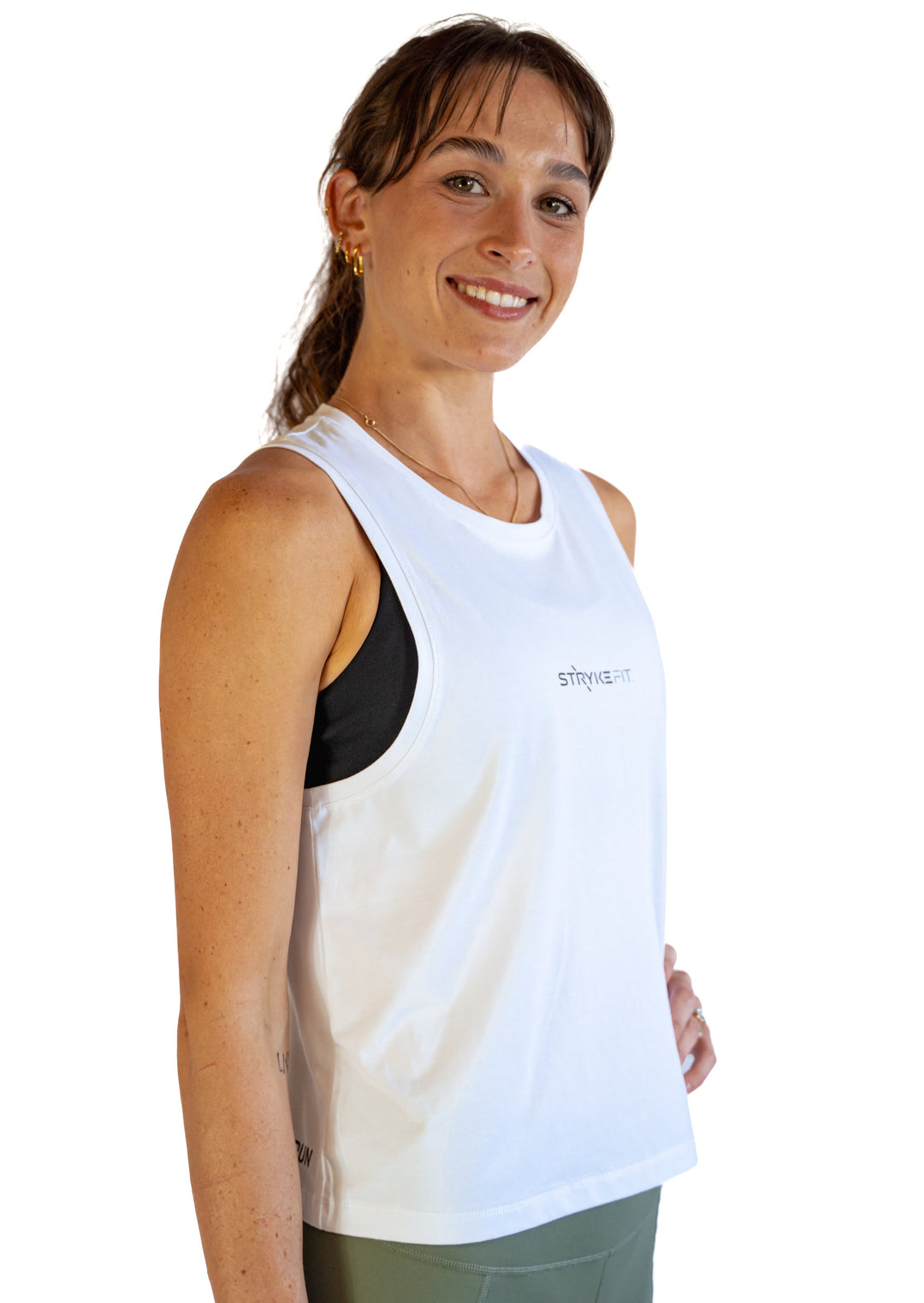 Our must have women's JOGGING SINGLET. If you're striving to achieve your personal goals, this is the singlet for you. Designed with wider shoulders for maximum comfort, it's here to support you every step of the way on your running journey.