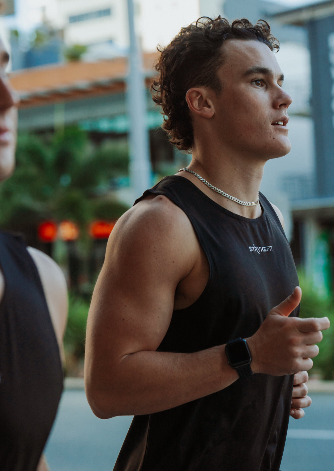 The STRIDE SINGLET is lightweight and moisture-wicking, allowing you to perform at your highest potential. The style has wider shoulders for extra comfort.