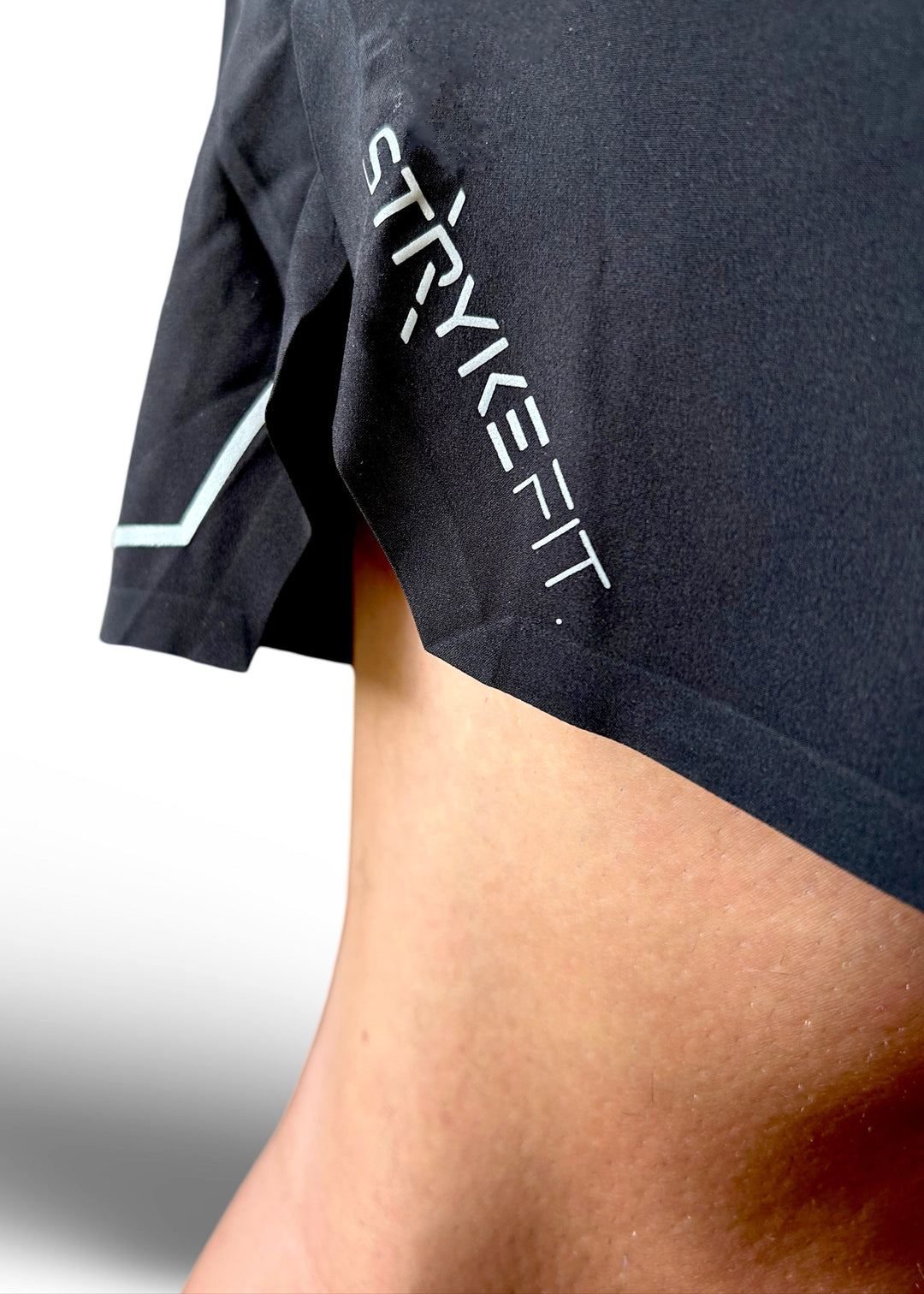 The ELITE FLEX RUN SHORT is engineered for runners who push themselves to the limit. Designed to move with you, these shorts offer ultimate comfort and flexibility and have every feature a runner needs. Whether on a long run or hitting a training session, the ELITE FLEX Run Short will support you every step of the way.